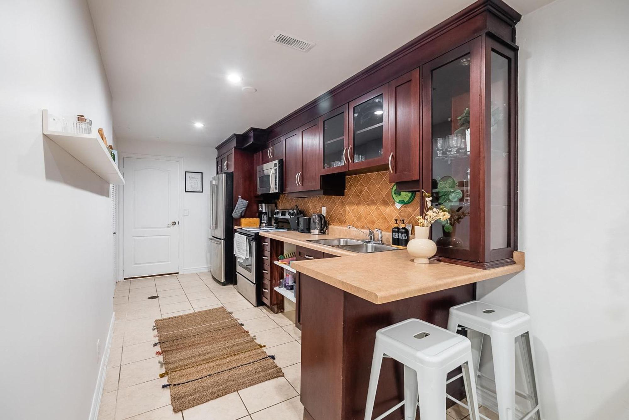 Basement Suite With Private Patio In Davenport Toronto Exteriör bild