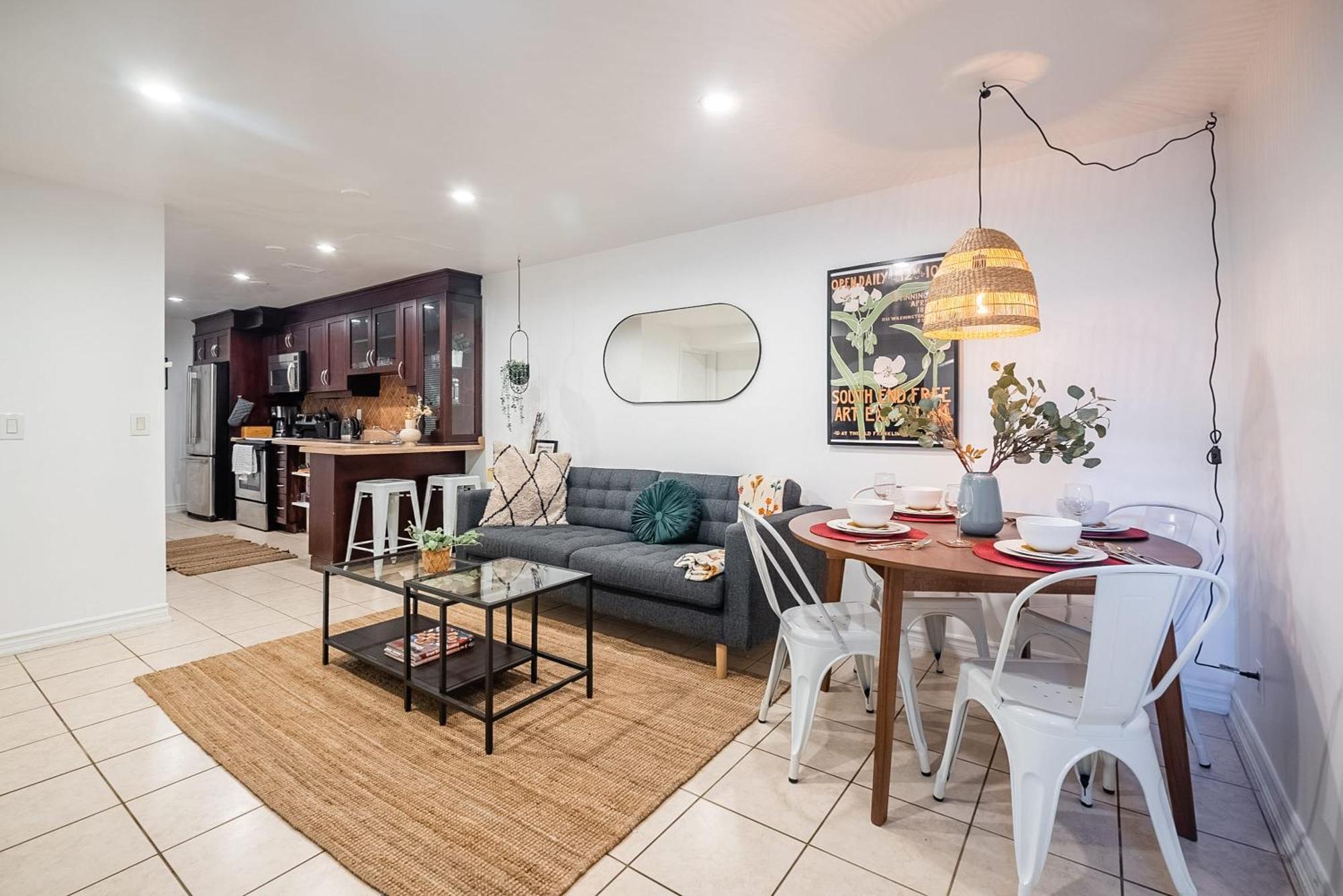 Basement Suite With Private Patio In Davenport Toronto Exteriör bild
