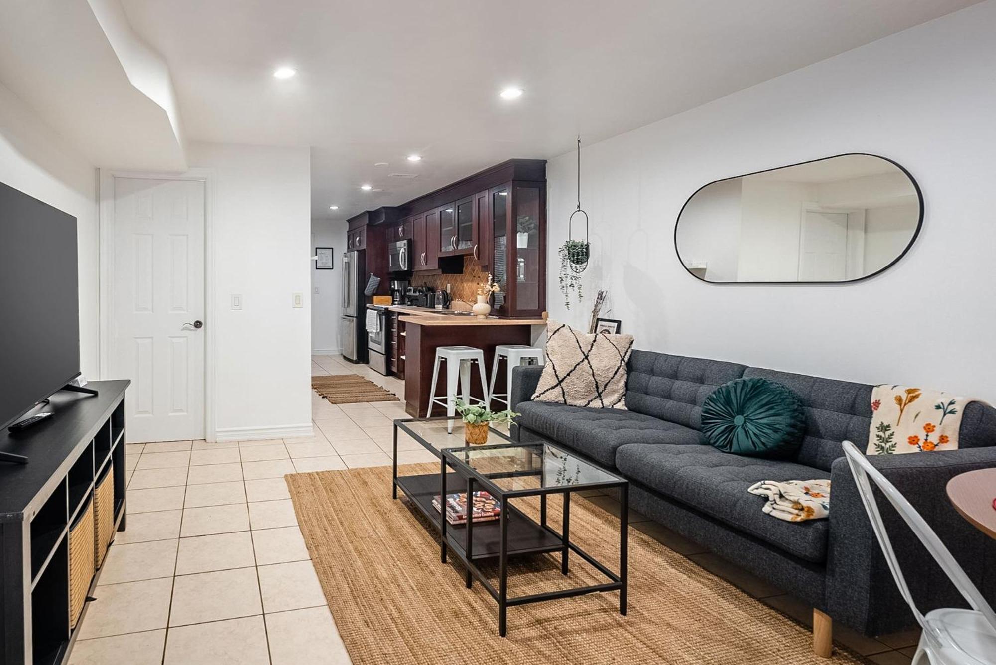 Basement Suite With Private Patio In Davenport Toronto Exteriör bild