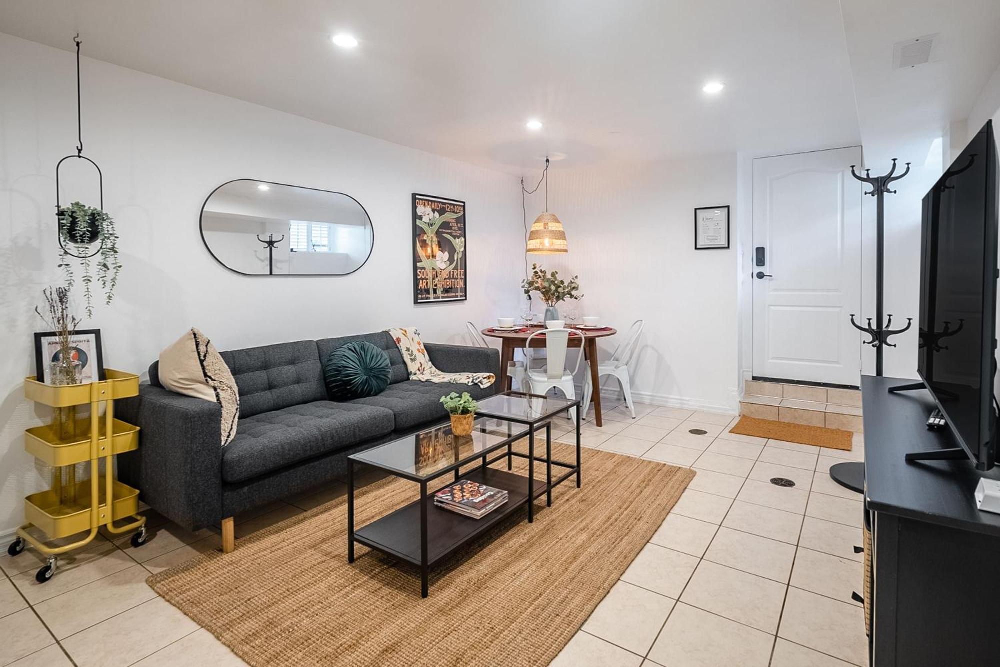 Basement Suite With Private Patio In Davenport Toronto Exteriör bild