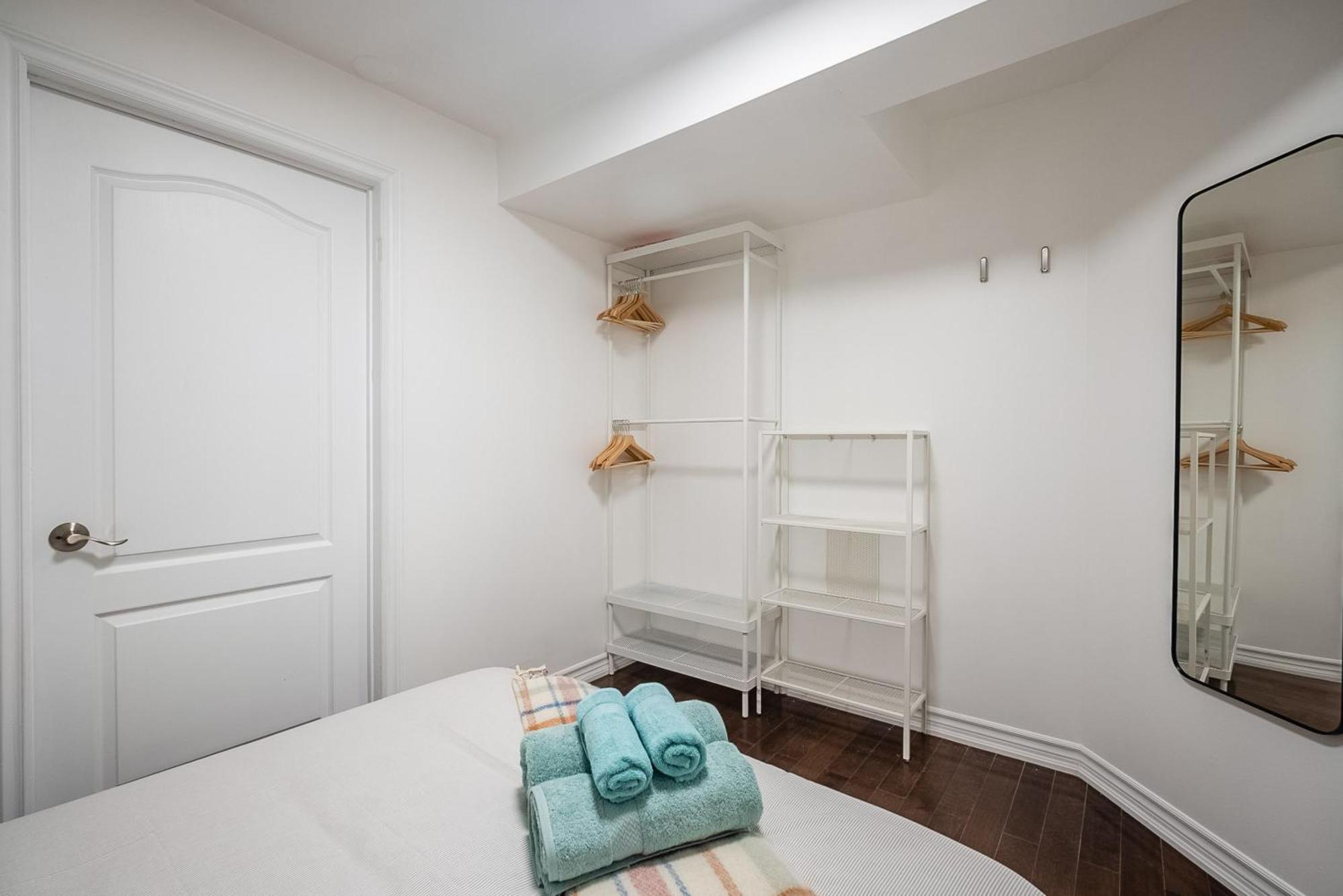 Basement Suite With Private Patio In Davenport Toronto Exteriör bild